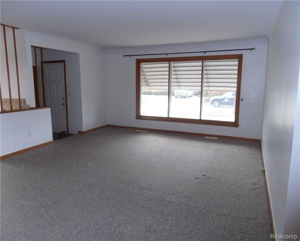 27690 Jean Road Warren, MI 48093 - Photo 8 of 36 Living room
