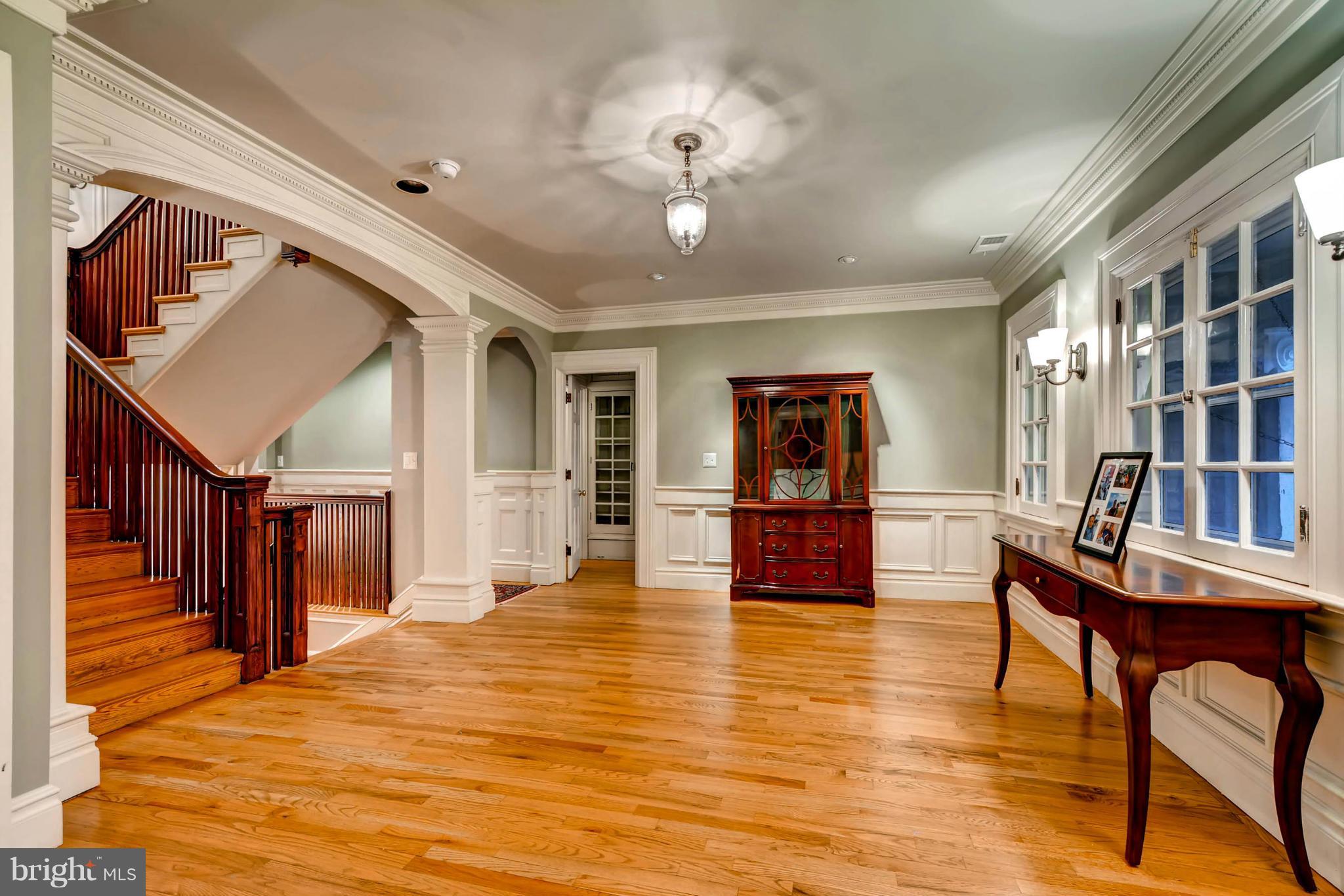 4608 Roland Avenue Baltimore, MD 21210 - Photo 20 of 30 Second floor landing