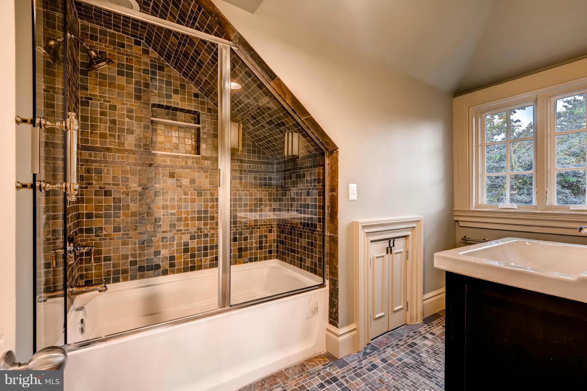 4608 Roland Avenue Baltimore, MD 21210 - Photo 22 of 30 Bath