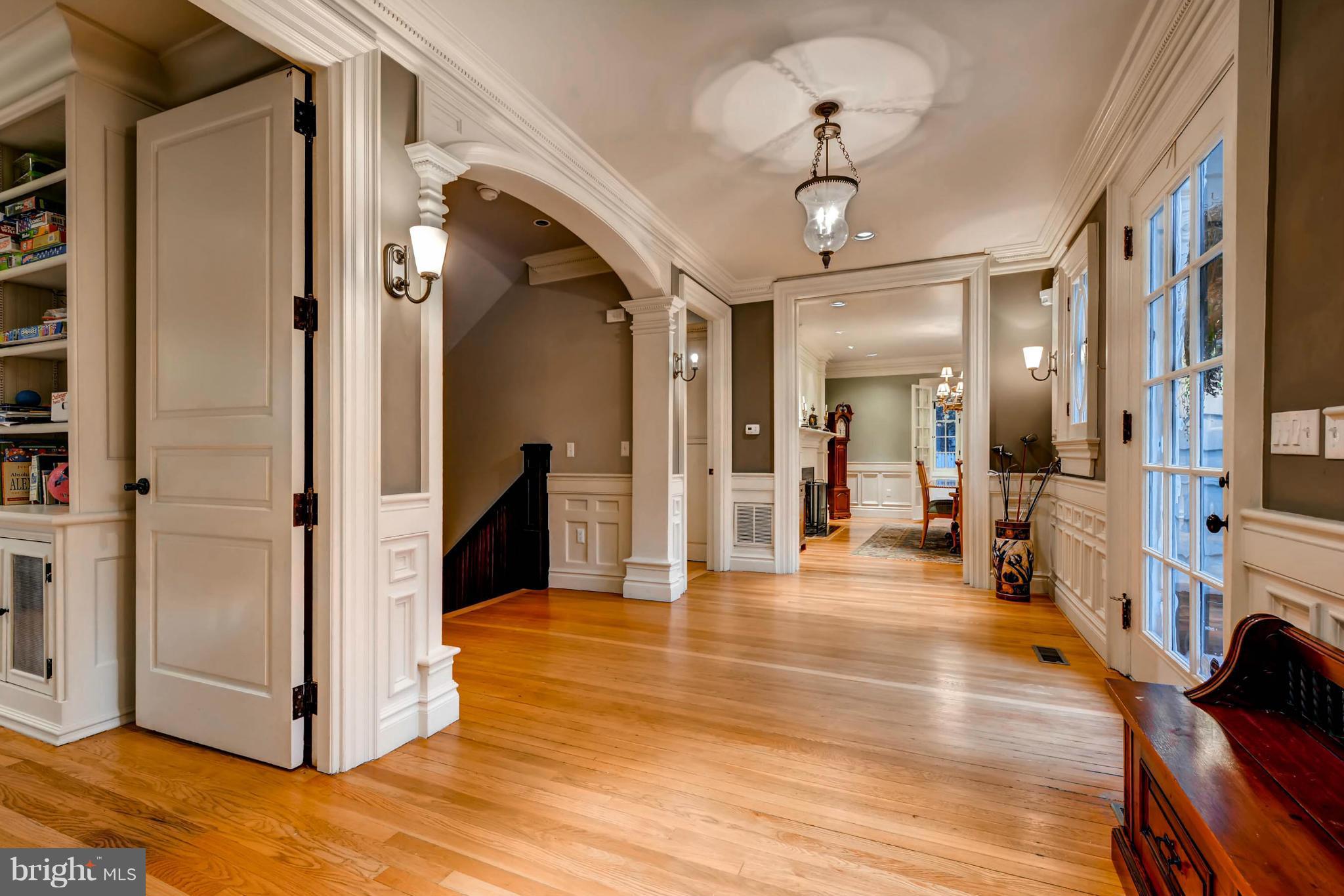 4608 Roland Avenue Baltimore, MD 21210 - Photo 4 of 30 Foyer