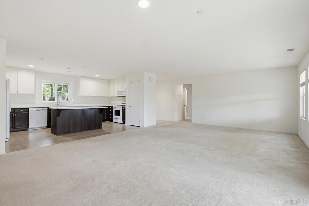 352 Tom McGuinness Jr Circle Fallbrook, CA 92028 - Photo 11 of 65