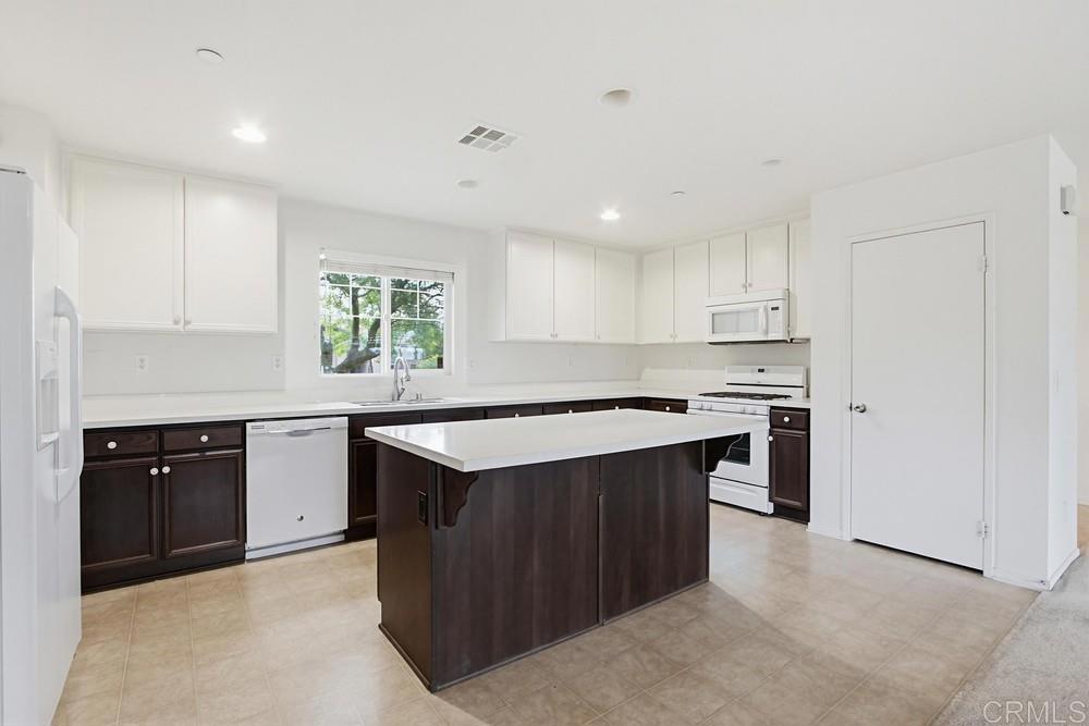 352 Tom McGuinness Jr Circle Fallbrook, CA 92028 - Photo 15 of 65