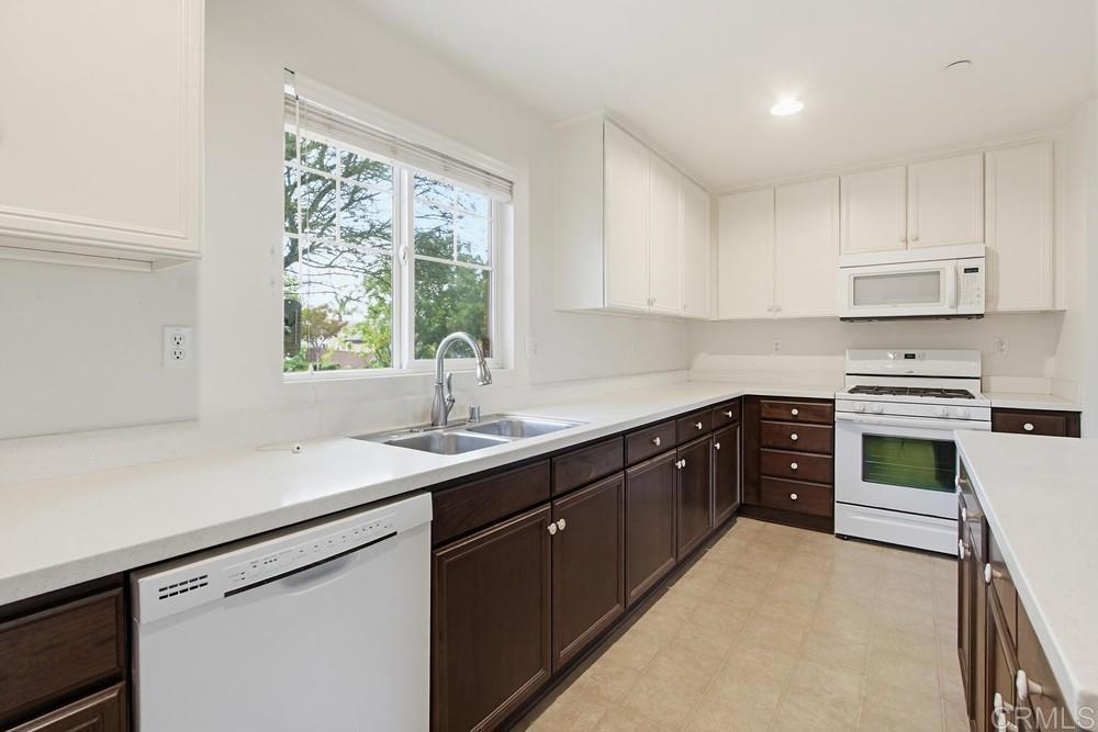 352 Tom McGuinness Jr Circle Fallbrook, CA 92028 - Photo 16 of 65