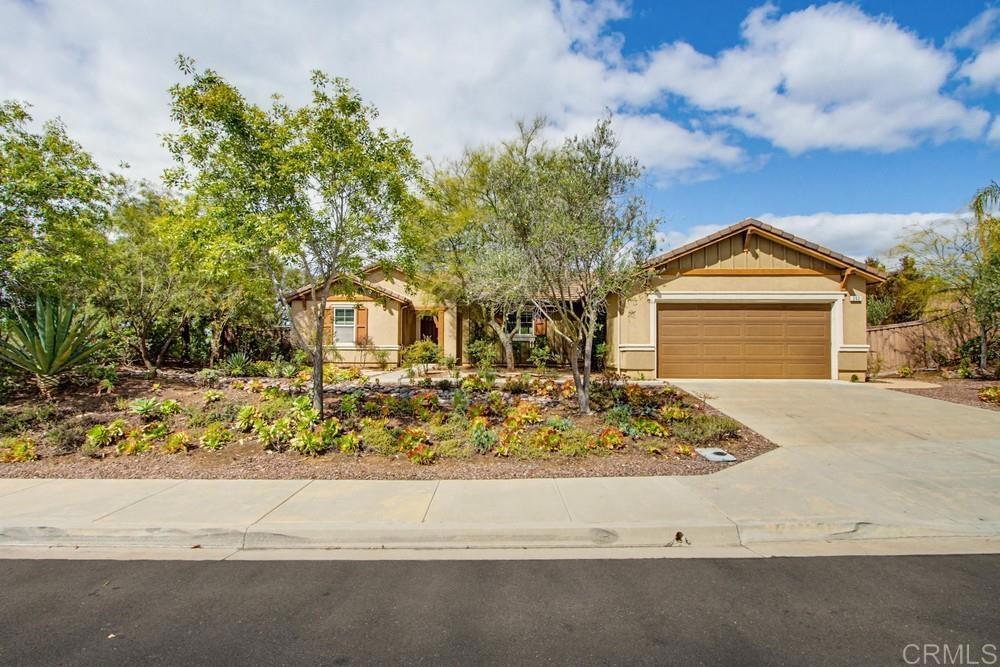 352 Tom McGuinness Jr Circle Fallbrook, CA 92028 - Photo 3 of 65
