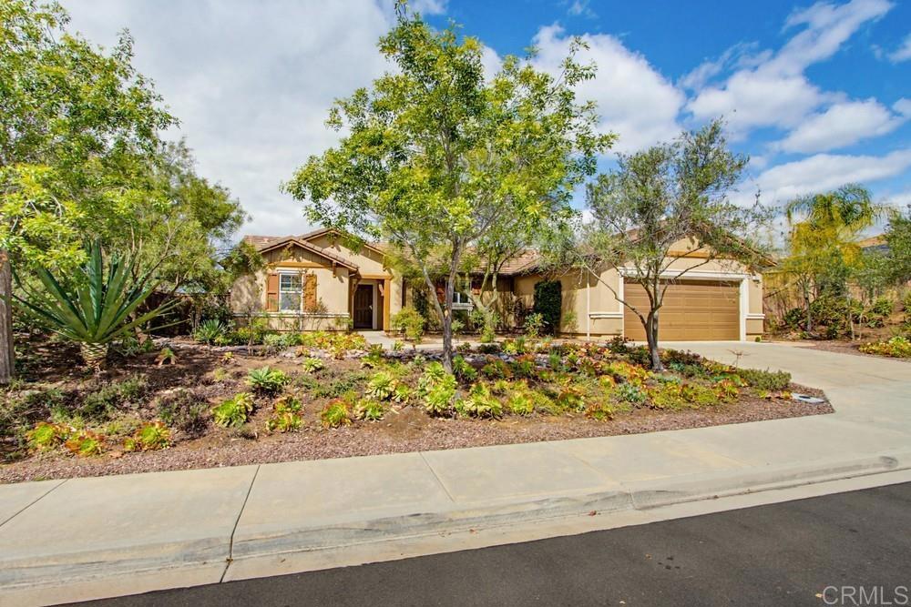 352 Tom McGuinness Jr Circle Fallbrook, CA 92028 - Photo 4 of 65