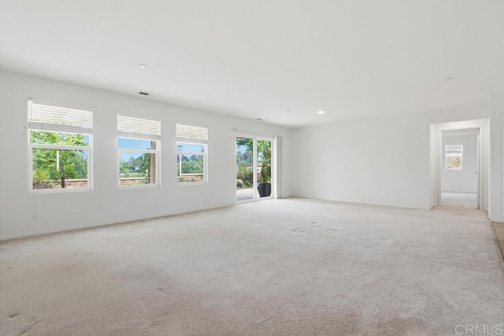 352 Tom McGuinness Jr Circle Fallbrook, CA 92028 - Photo 9 of 65