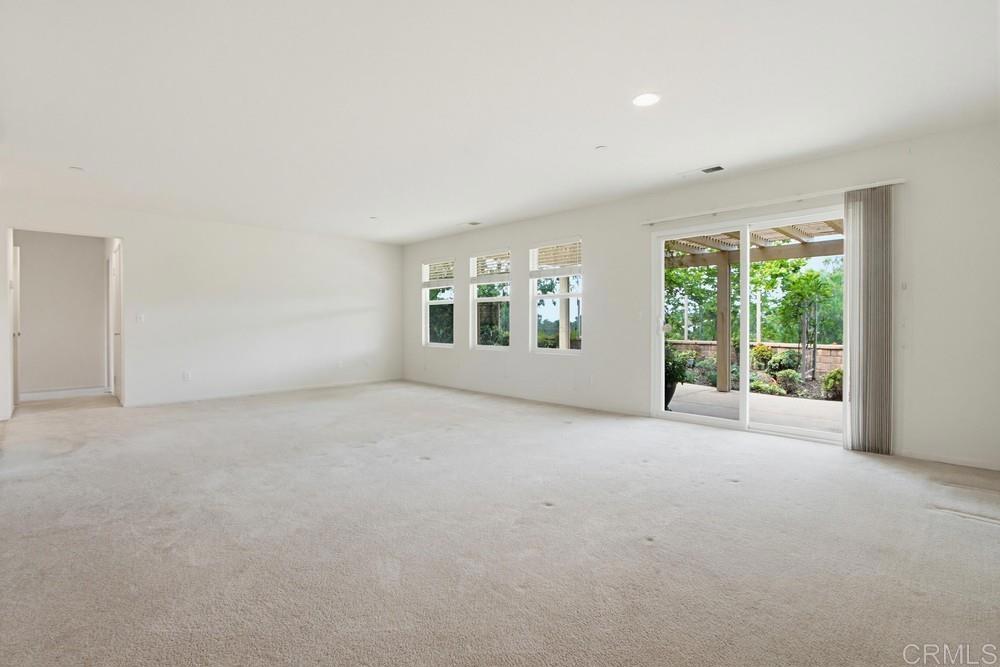 352 Tom McGuinness Jr Circle Fallbrook, CA 92028 - Photo 10 of 65