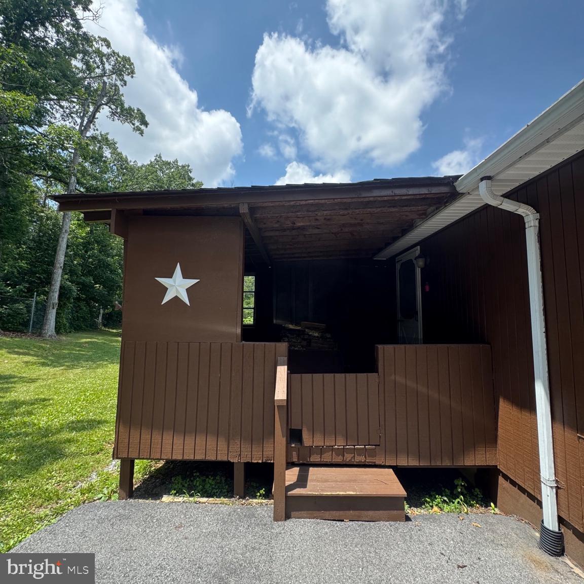 91 Lower View Road Strasburg, VA 22657 - Photo 19 of 21 Breezeway