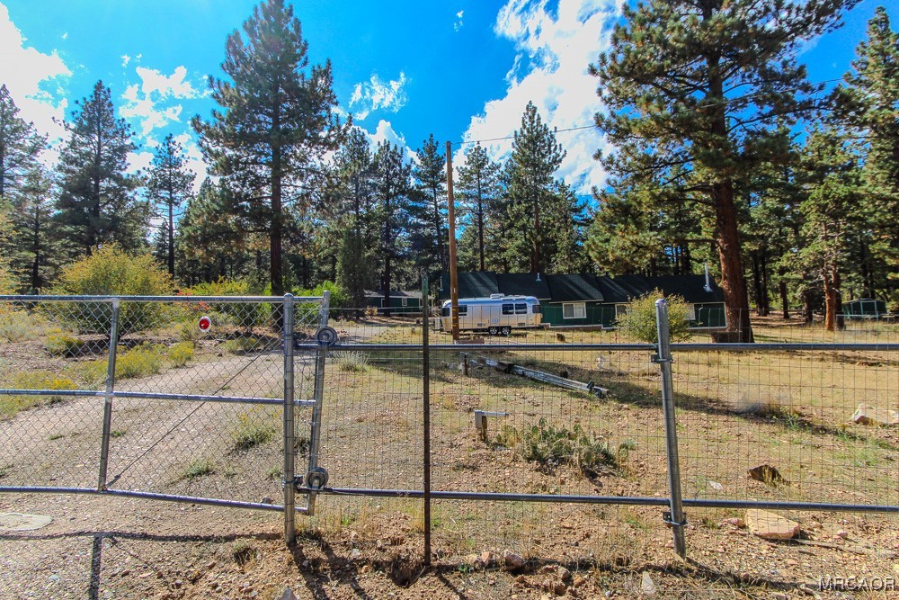 1197 Mitchell Lane Big Bear City, CA 92386 - Photo 27 of 32