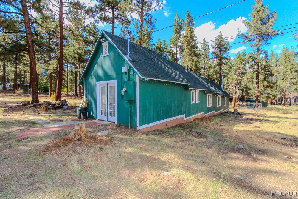 1197 Mitchell Lane Big Bear City, CA 92386 - Photo 28 of 32 a view of a house with a yard and large trees