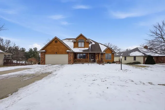 $409,900 | 4410 Hunter Drive, St. Joseph, MO 64506