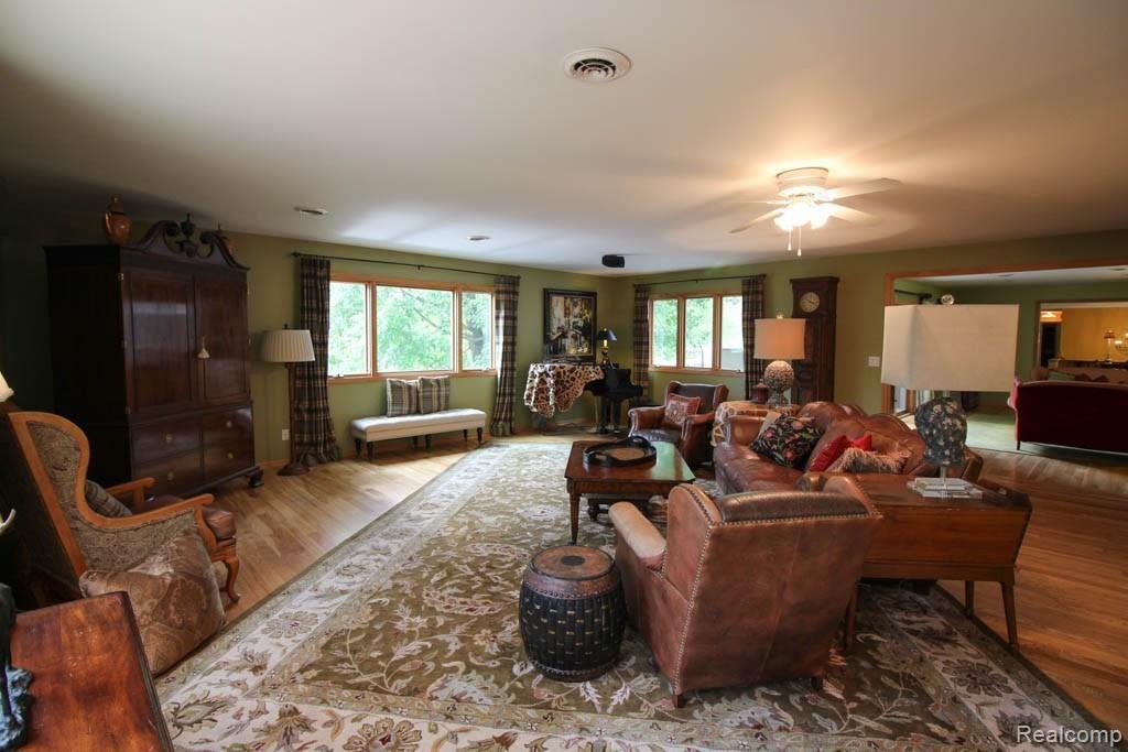 6130 Sheldon Road Rochester Hills, MI 48306 - Photo 8 of 32