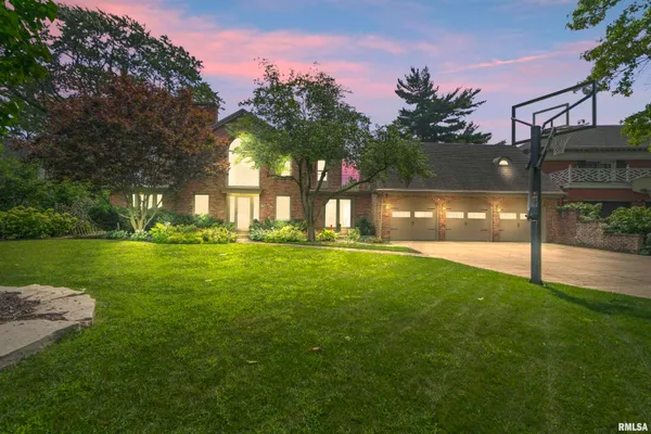 $650,000 | 5934 North Elm Lane, Peoria, IL 61614