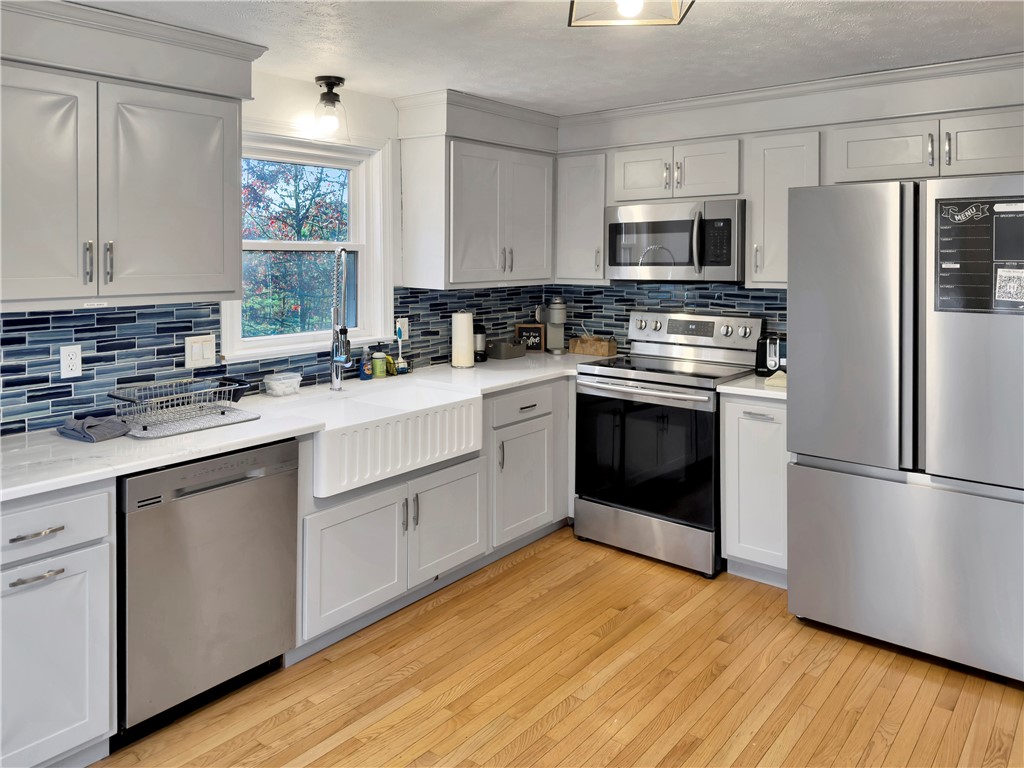 89 Narrow Lane Charlestown, RI 02813 - Photo 4 of 49