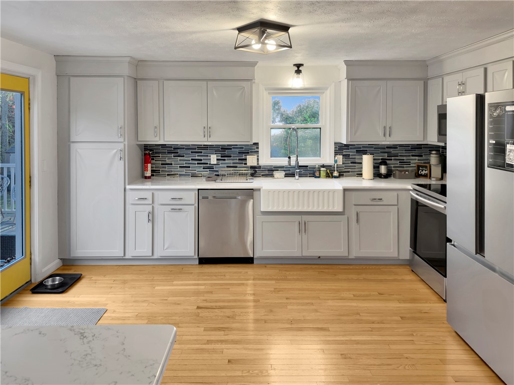 89 Narrow Lane Charlestown, RI 02813 - Photo 6 of 49