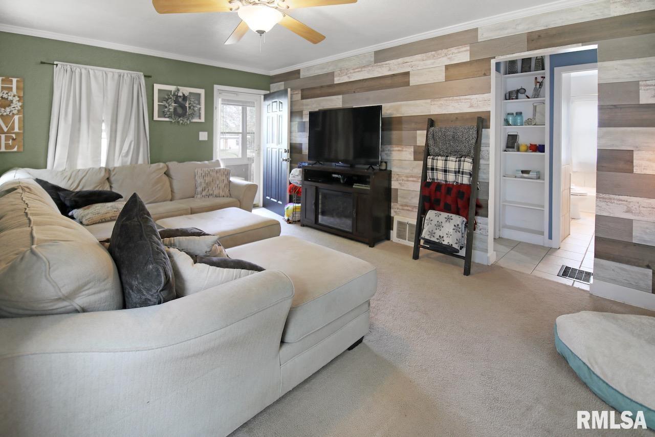 6012 West Farmington Road Peoria, IL 61604 - Photo 4 of 22 Gallery Image 4