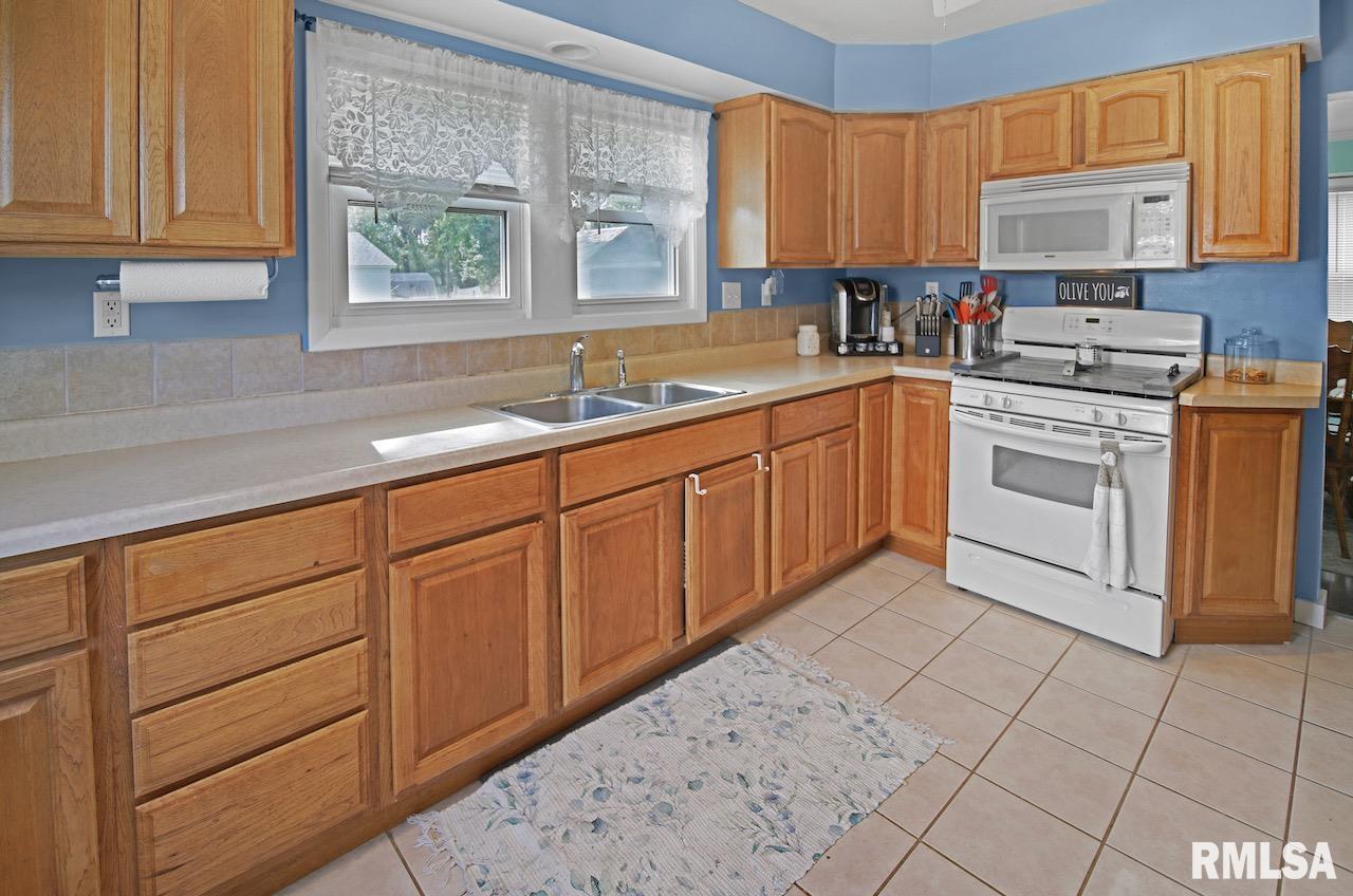 6012 West Farmington Road Peoria, IL 61604 - Photo 7 of 22 Gallery Image 7