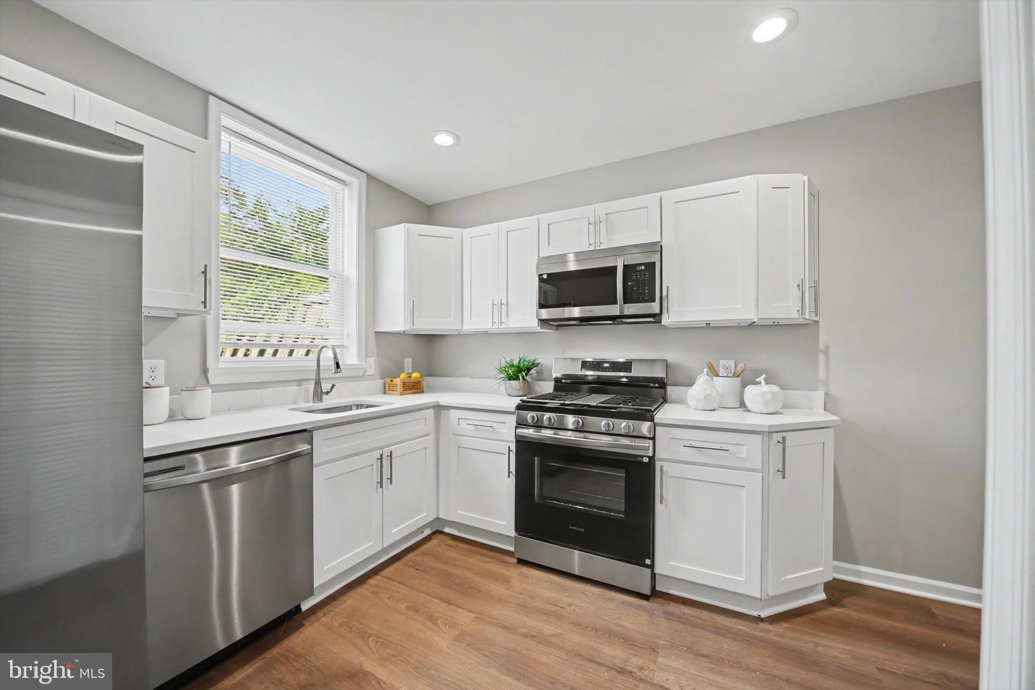 3506 Clipper Road Baltimore, MD 21211 - Photo 17 of 36 STAINLESS STEEL APPLIANCES