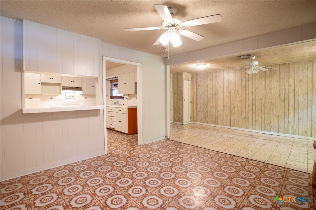 2903 Gayle Street Victoria, TX 77901 - Photo 6 of 21 a very nice looking room with a large window