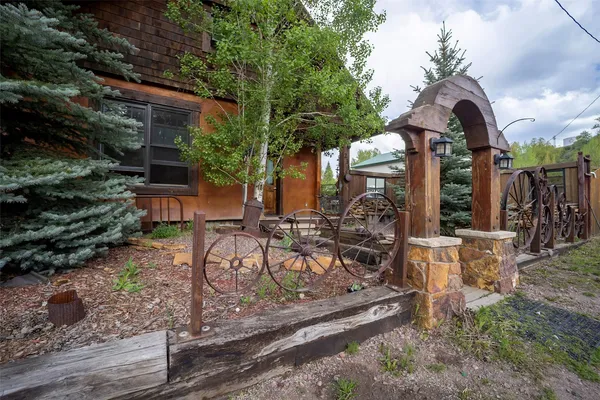 $535,000 | 233 South Arthur Avenue, Oak Creek, CO 80467