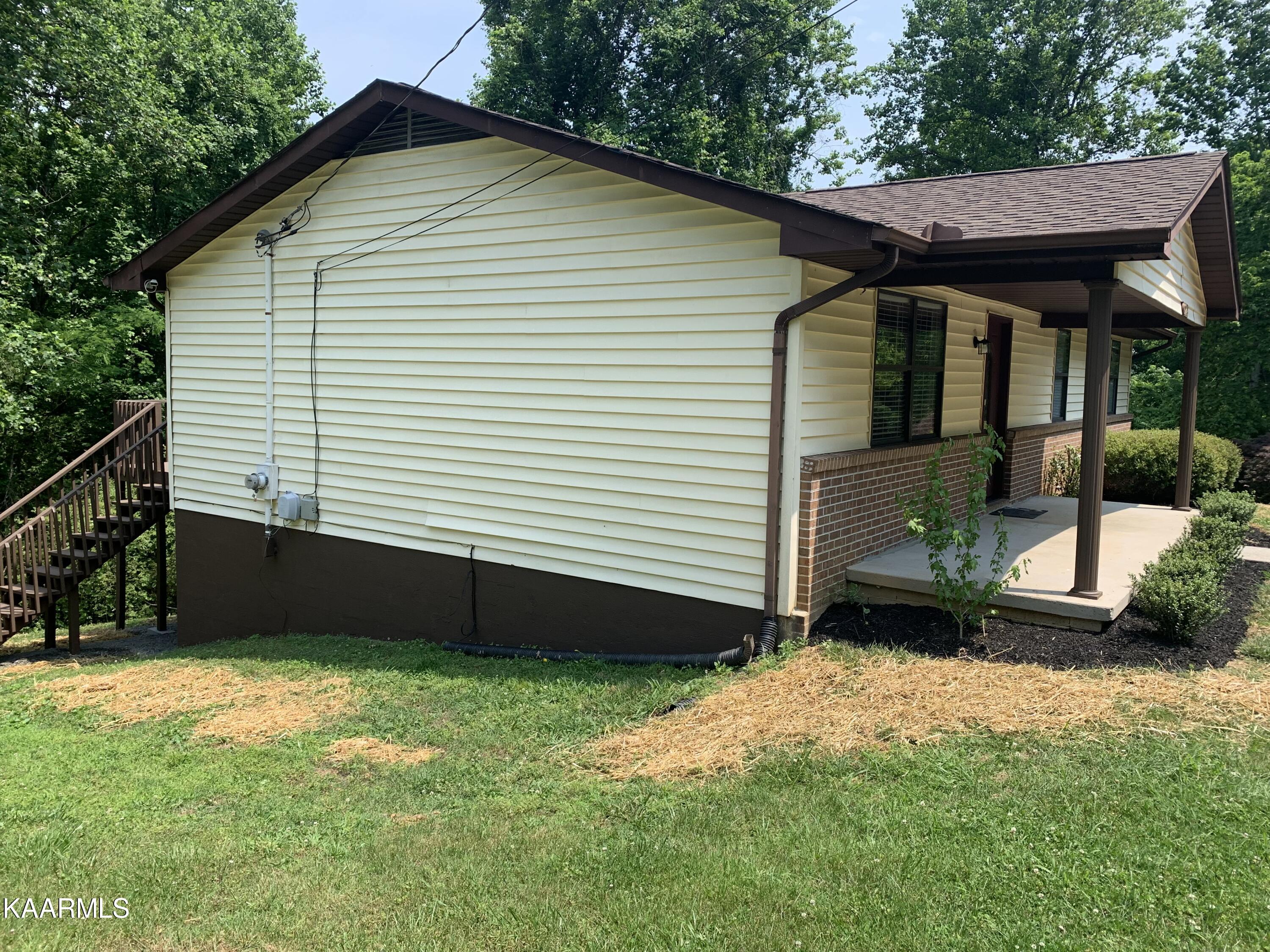 128 White Loop Road Clinton, TN 37716 - Photo 5 of 33 22EF22E6-7AF9-4D77-99BD-B8074466CDB7
