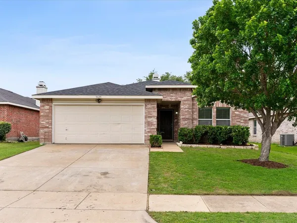 $299,900 | 5429 Scotts Valley Street, Fort Worth, TX 76244