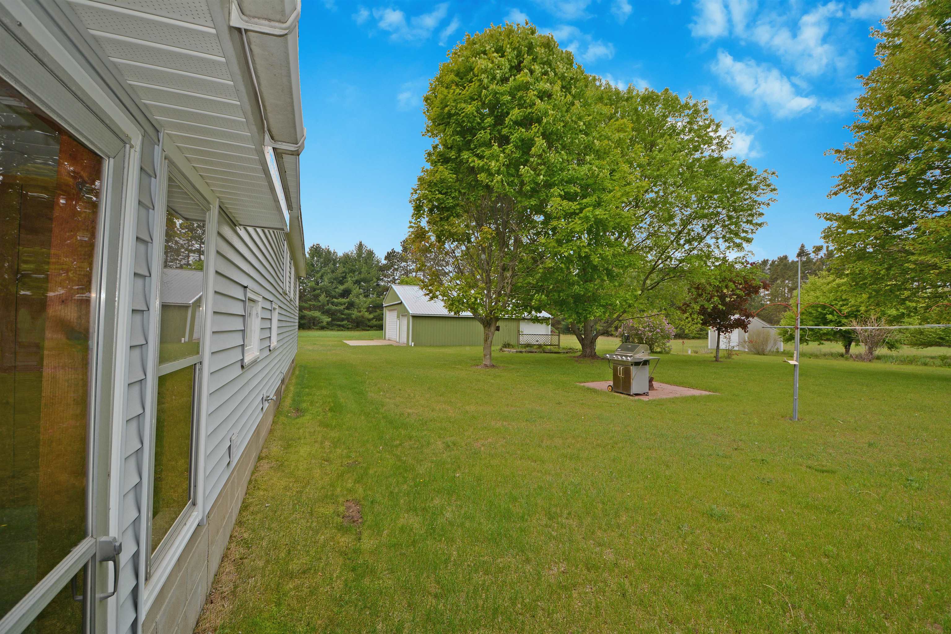 13296 Cinder Road Beulah, MI 49617 - Photo 38 of 49 1900353-37.JPG