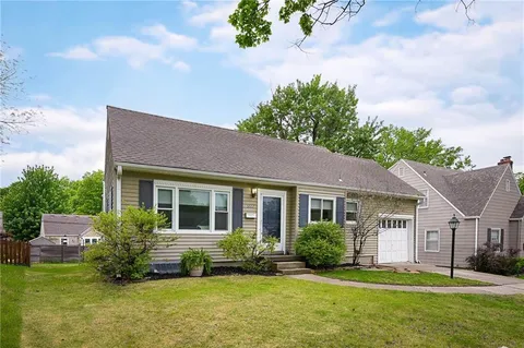 $295,000 | 5322 Juniper Drive, Roeland Park, KS 66205