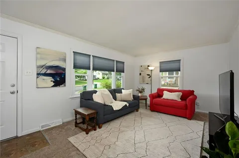 $295,000 | 5322 Juniper Drive, Roeland Park, KS 66205