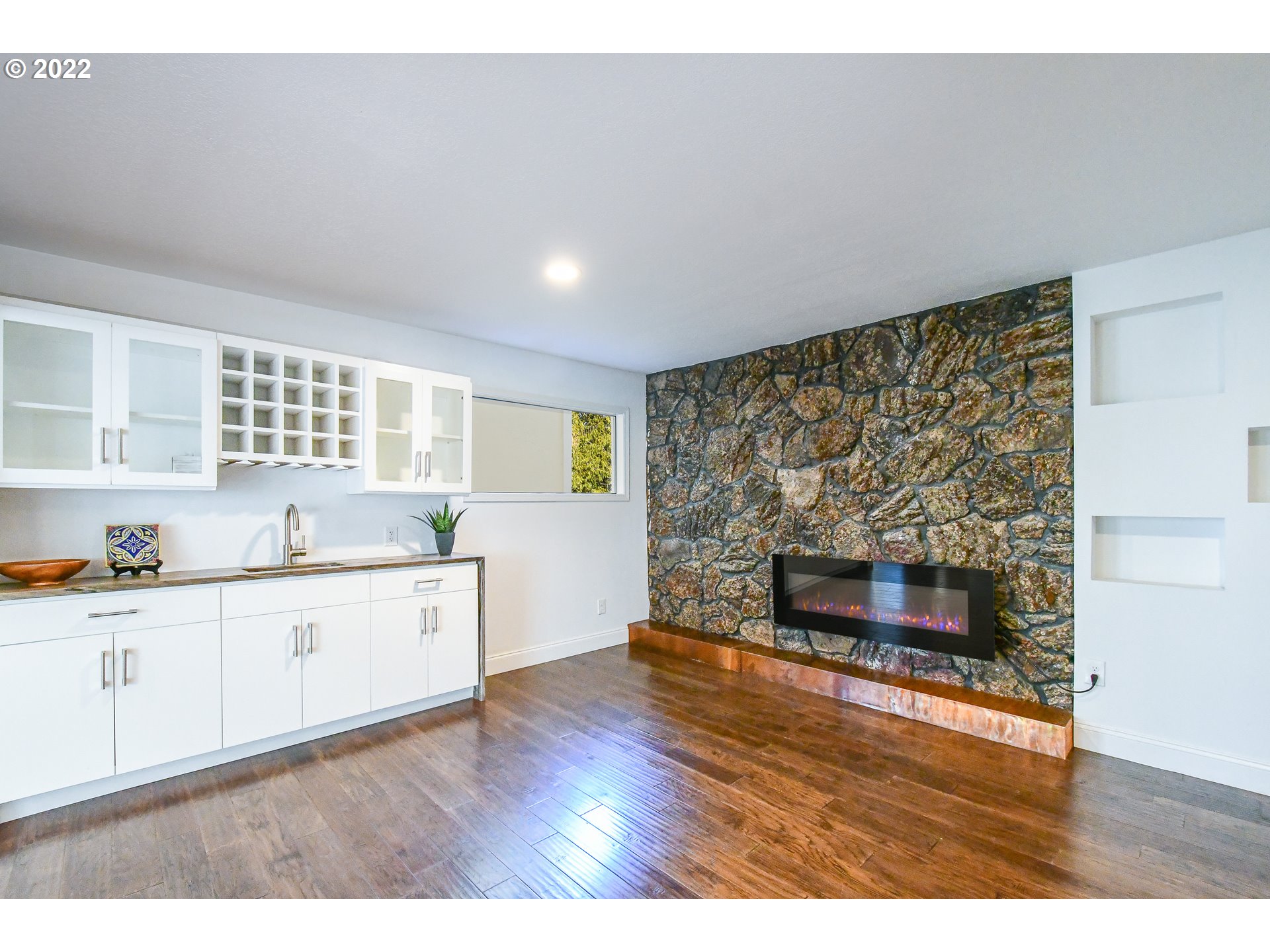 18604 Northwest 64th Avenue Ridgefield, WA 98642 - Photo 12 of 32 a kitchen with granite countertop a stove fireplace and a wooden floor