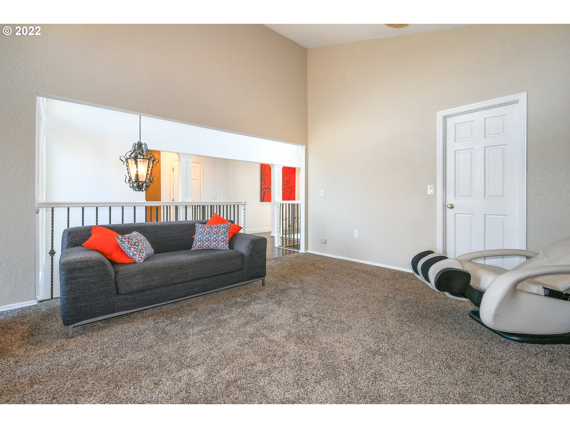 18604 Northwest 64th Avenue Ridgefield, WA 98642 - Photo 19 of 32 a living room with furniture