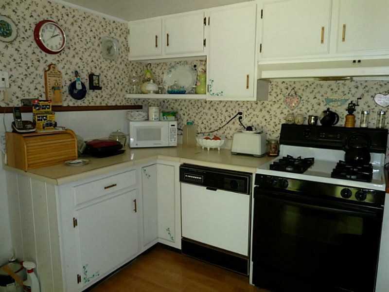 43 Poore Road Boothbay, ME 04544 - Photo 15 of 29 Kitchen.
