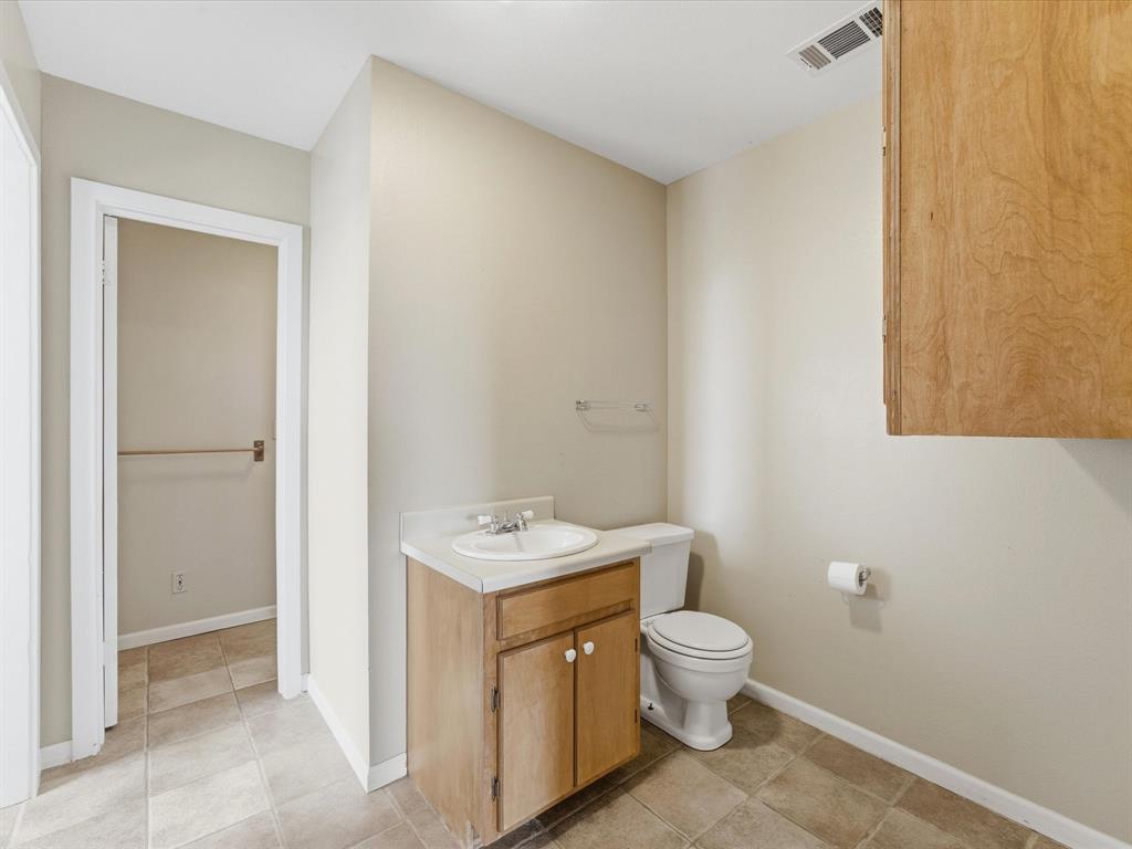 750 Lyons Road Ennis, TX 75119 - Photo 13 of 40