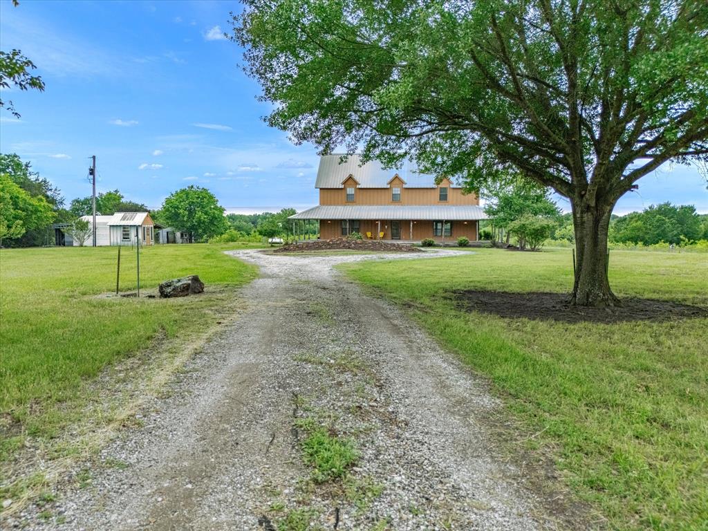 750 Lyons Road Ennis, TX 75119 - Photo 4 of 40
