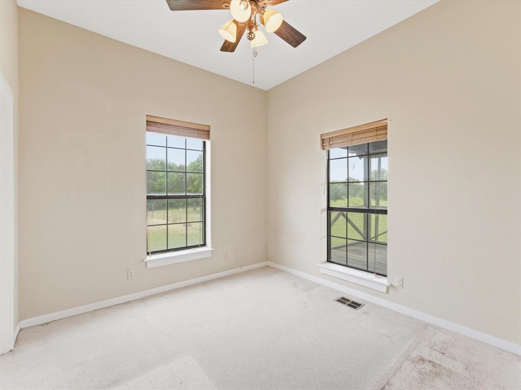 750 Lyons Road Ennis, TX 75119 - Photo 5 of 40