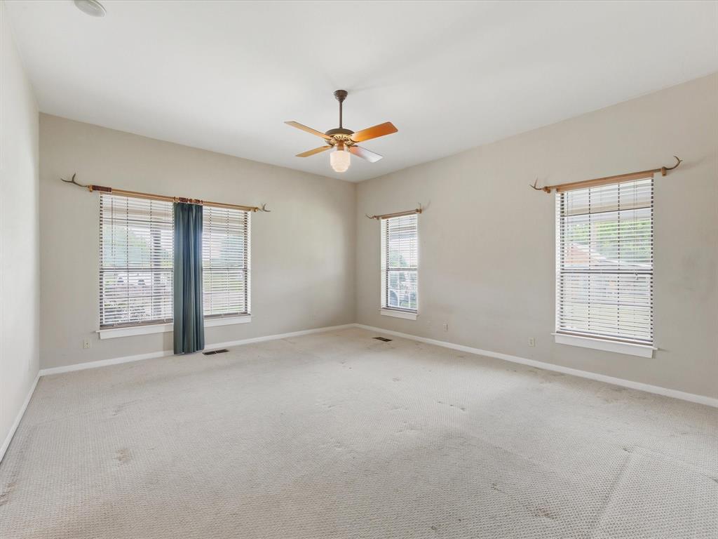 750 Lyons Road Ennis, TX 75119 - Photo 7 of 40