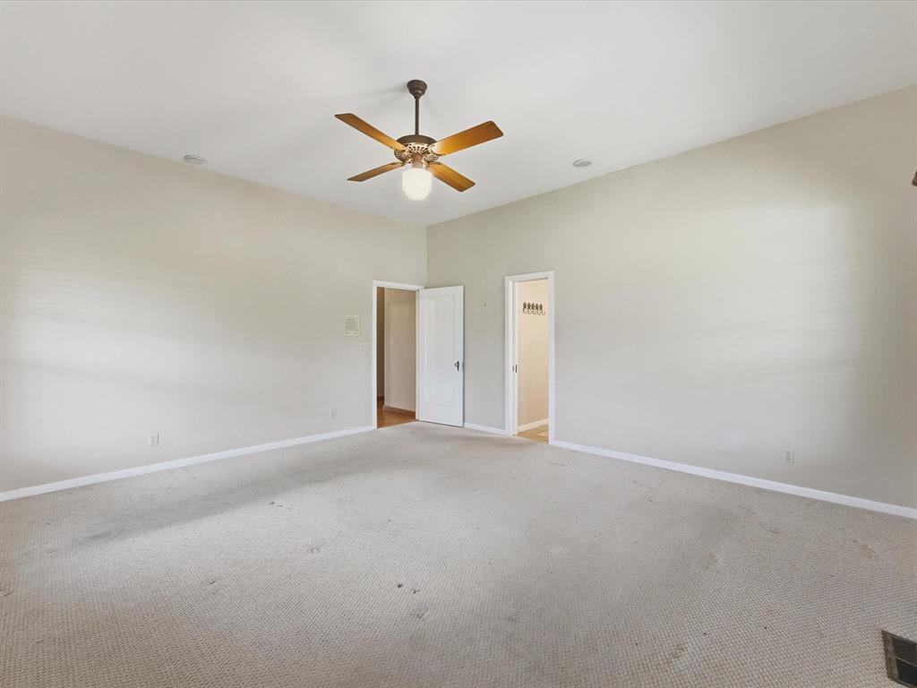 750 Lyons Road Ennis, TX 75119 - Photo 8 of 40