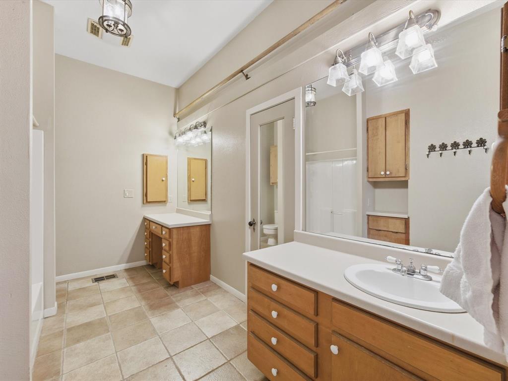 750 Lyons Road Ennis, TX 75119 - Photo 9 of 40