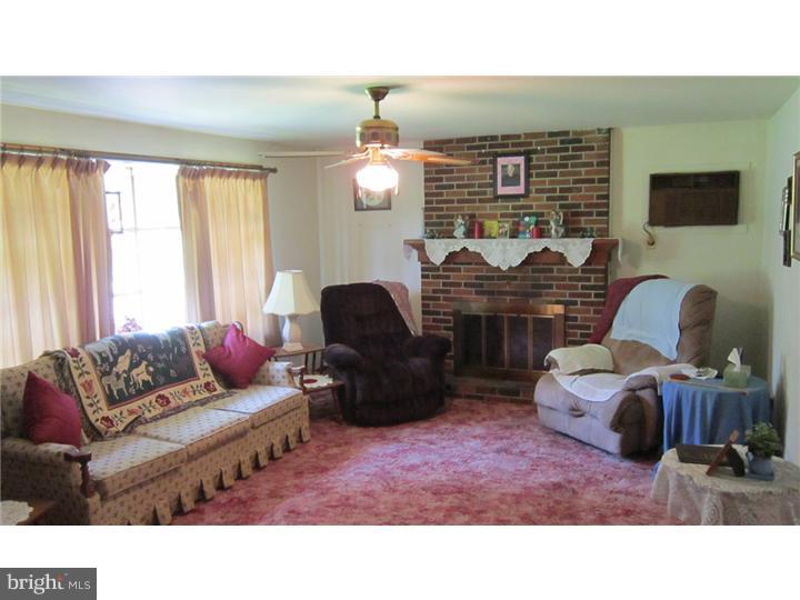 7 Morwood Road Telford, PA 18969 - Photo 5 of 16 Living Room