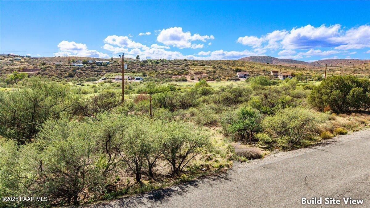 20241 East Lakeside Road Mayer, AZ 86333 - Photo 8 of 11 a view of a city