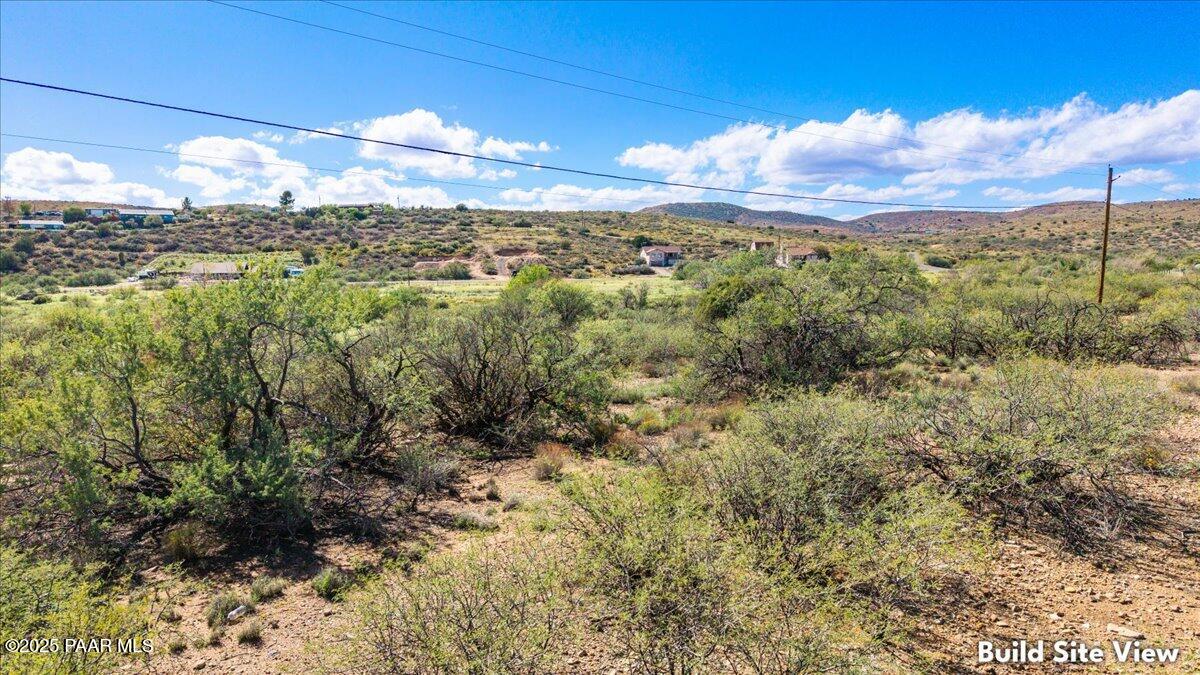20241 East Lakeside Road Mayer, AZ 86333 - Photo 9 of 11 a view of a city with lush green forest