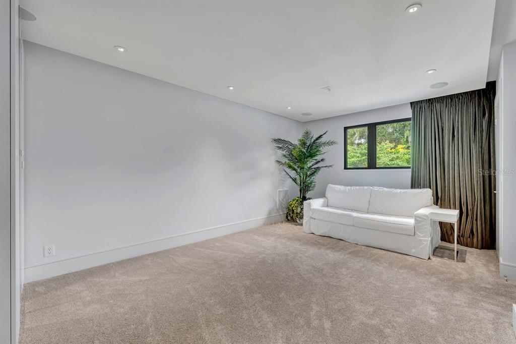 1411 Nottingham Street Orlando, FL 32803 - Photo 29 of 47 a living room with furniture and window