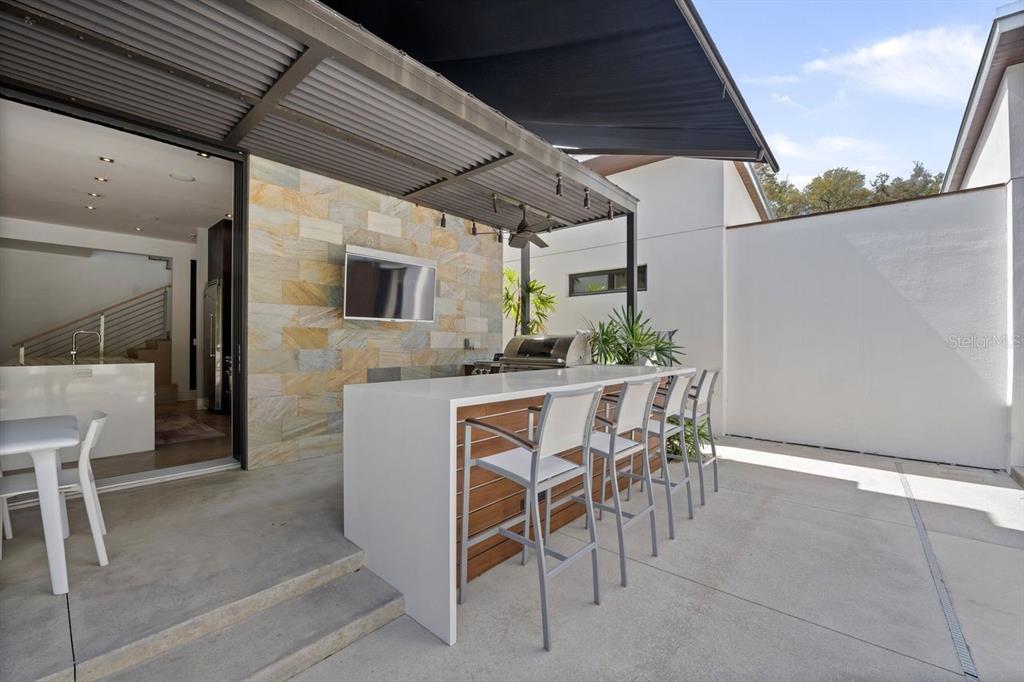 1411 Nottingham Street Orlando, FL 32803 - Photo 36 of 47 a dining room with furniture and window