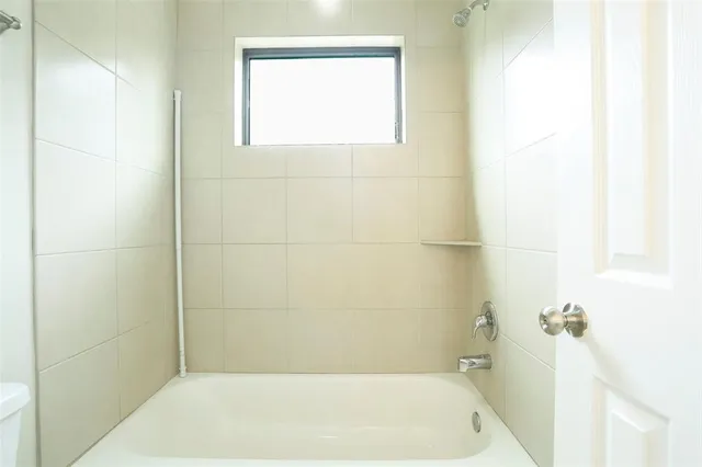 $1,499 | 990 Grenshaw Street, Unit B, Houston, TX 77088