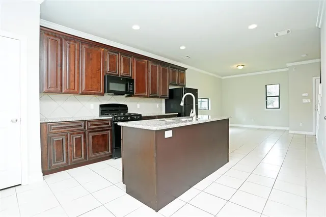 $1,499 | 990 Grenshaw Street, Unit B, Houston, TX 77088