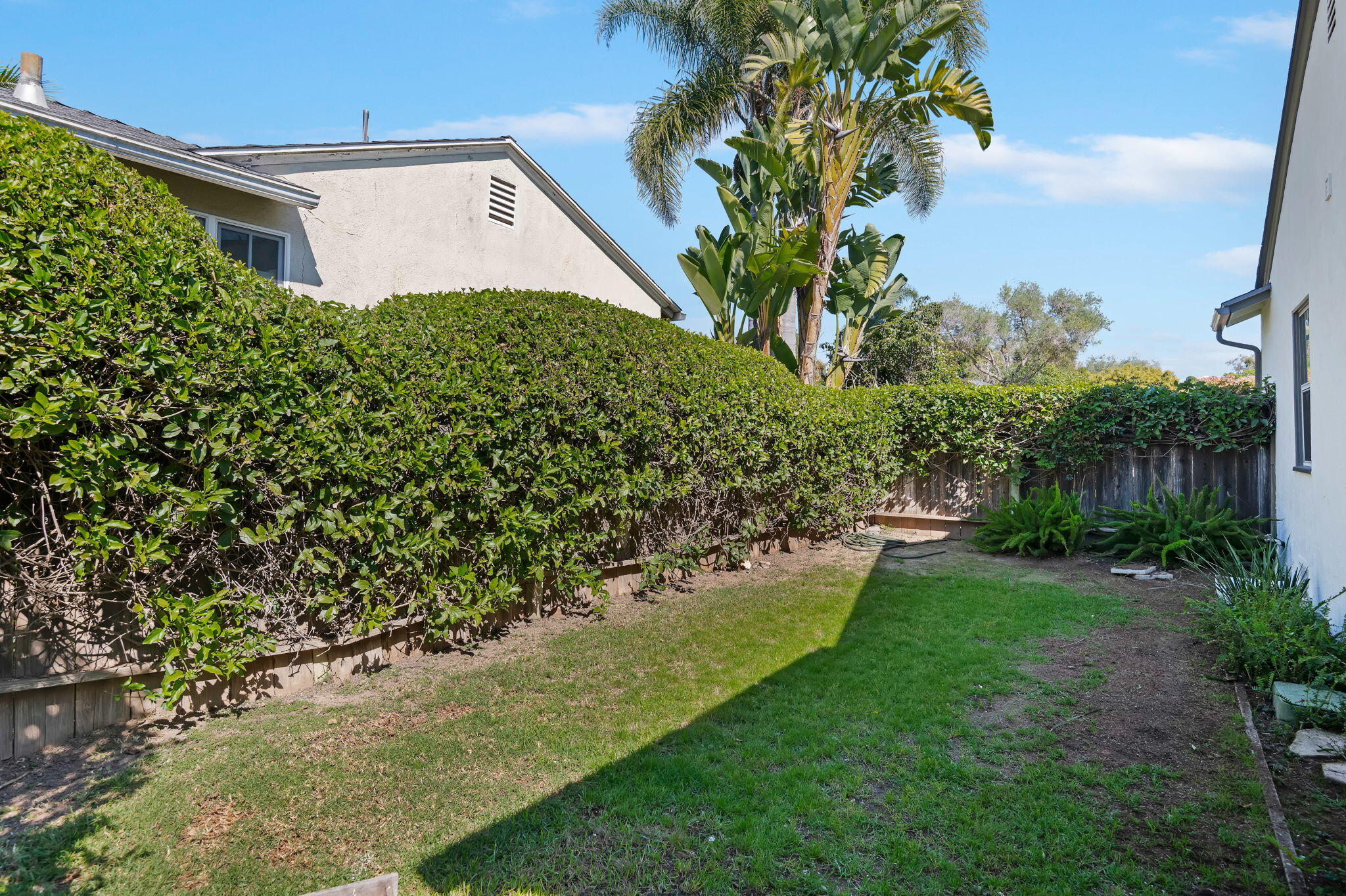 116 South Ontare Road Santa Barbara, CA 93105 - Photo 23 of 26 North side yard