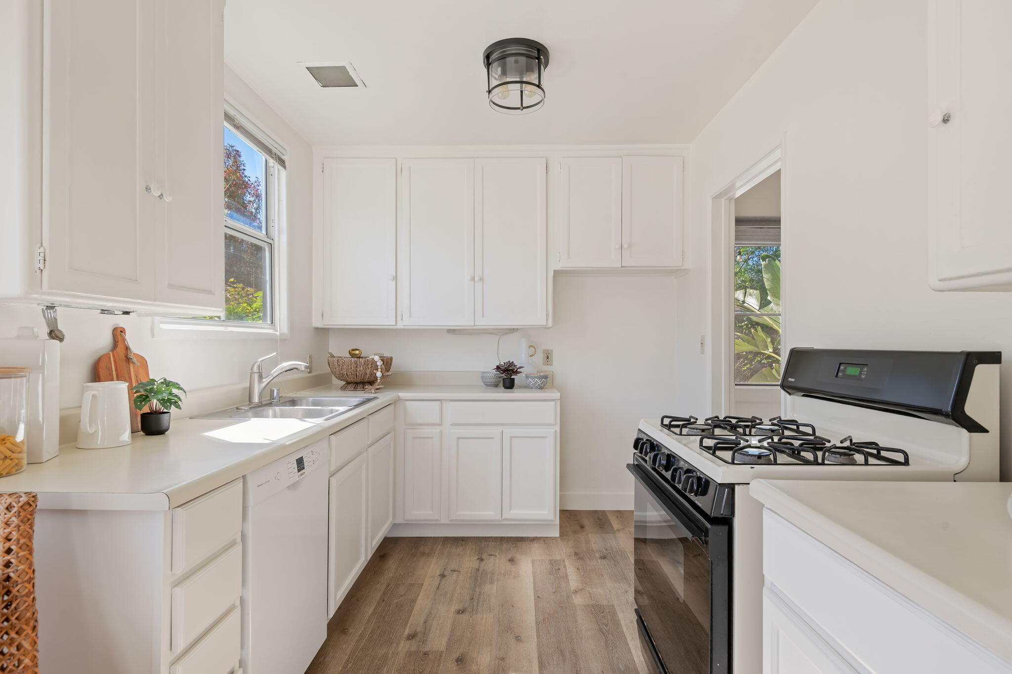 116 South Ontare Road Santa Barbara, CA 93105 - Photo 8 of 26 Kitchen (2)