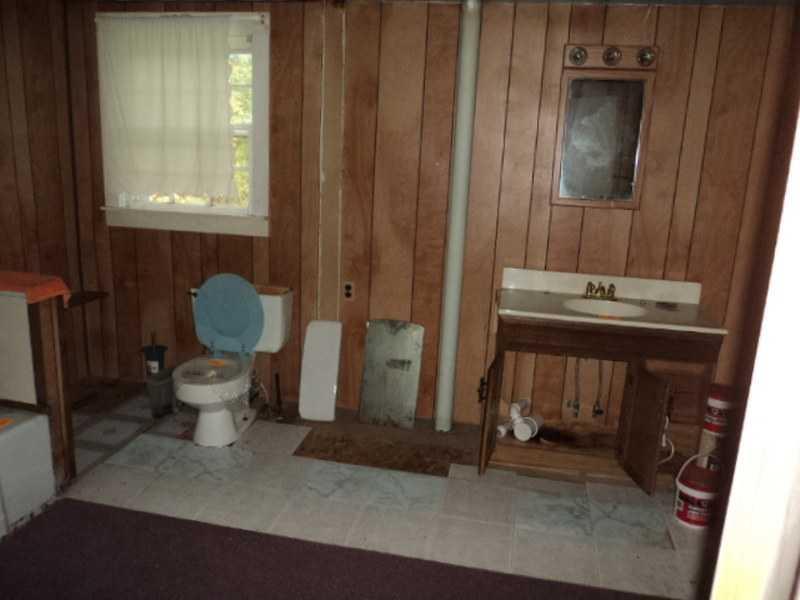 167 Beath Road Boothbay, ME 04537 - Photo 8 of 10 Bathroom.