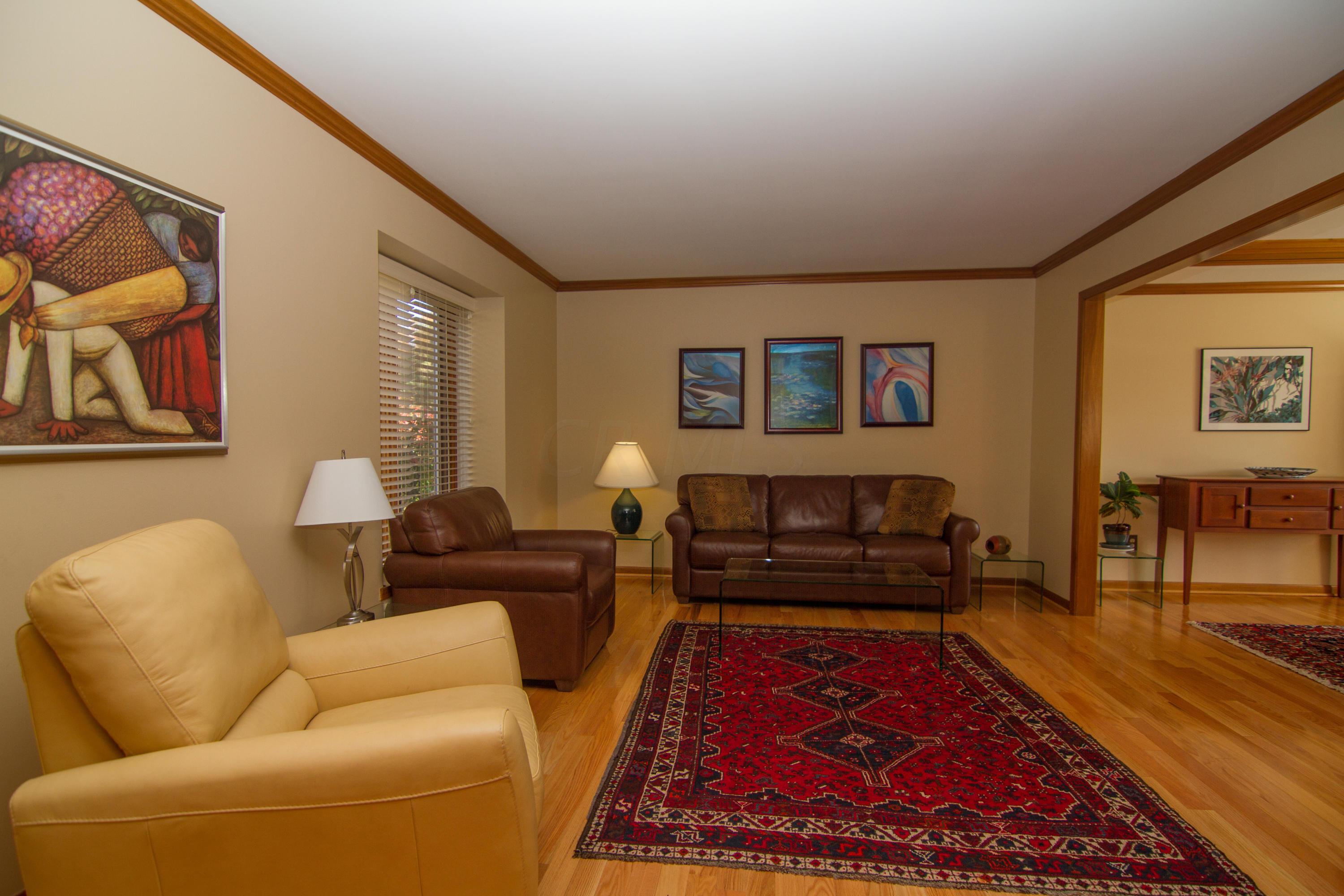 2697 Wickliffe Road Columbus, OH 43221 - Photo 4 of 28