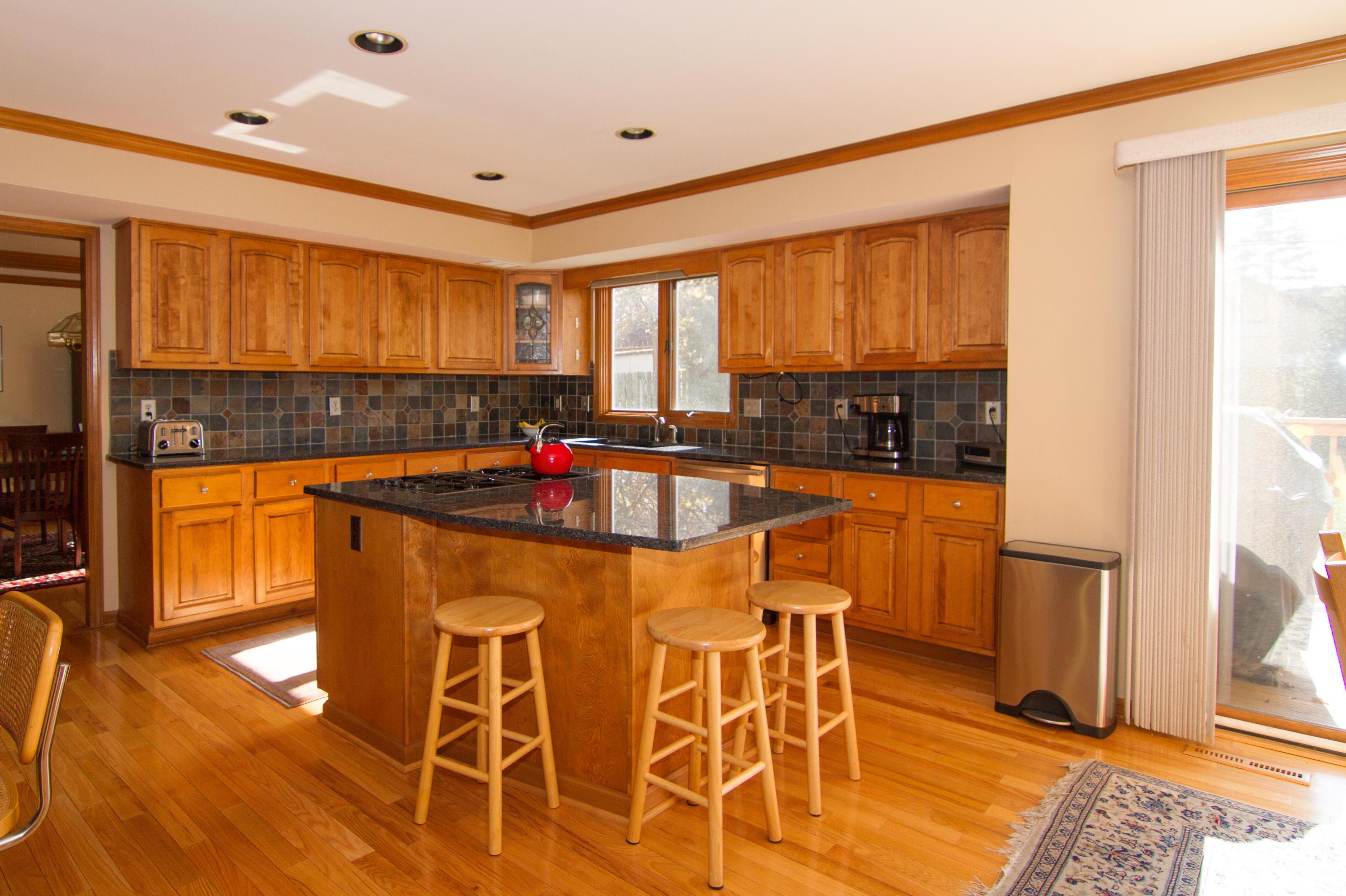 2697 Wickliffe Road Columbus, OH 43221 - Photo 6 of 28